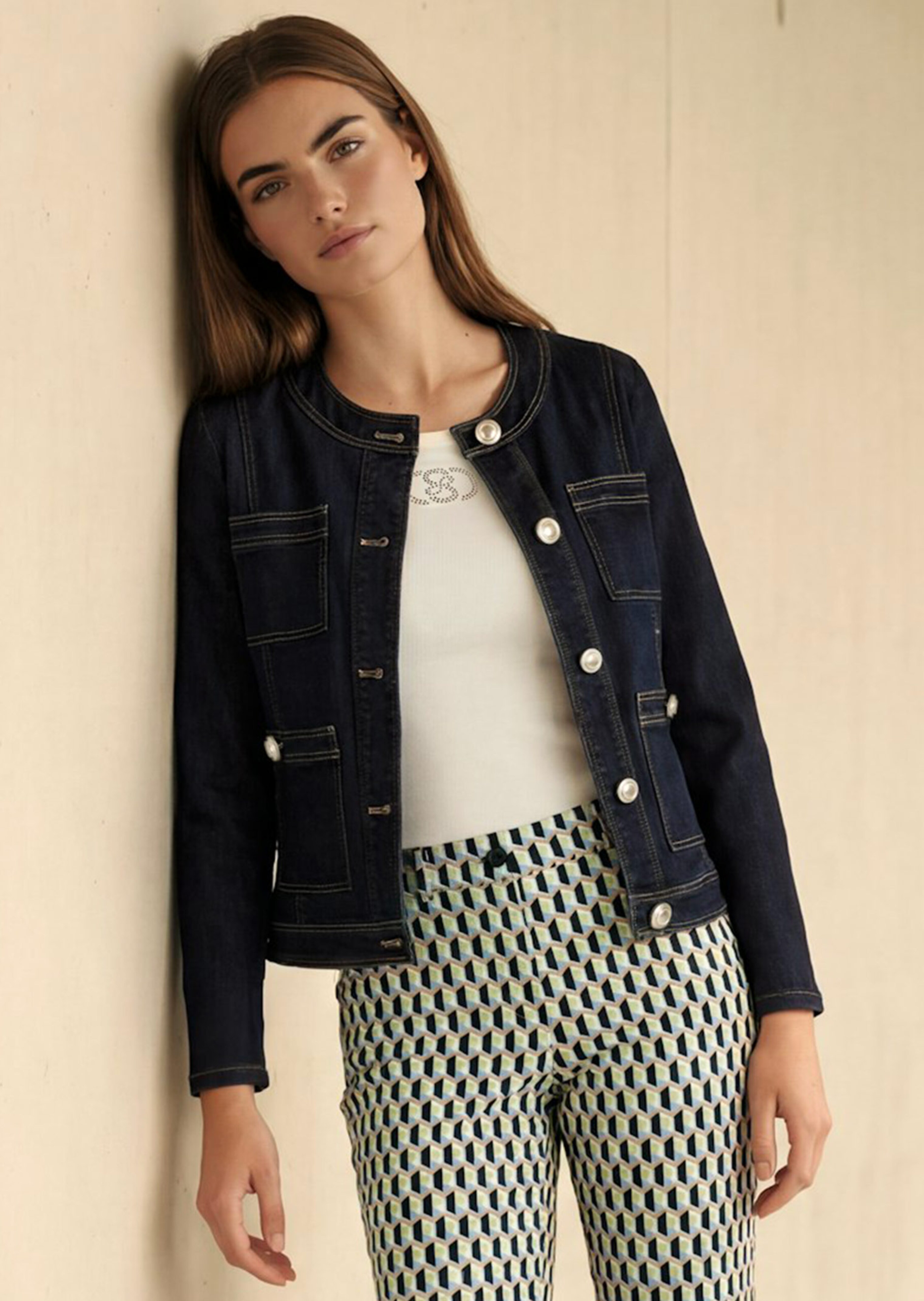 Feminine Jeansjacke ohne Kragen