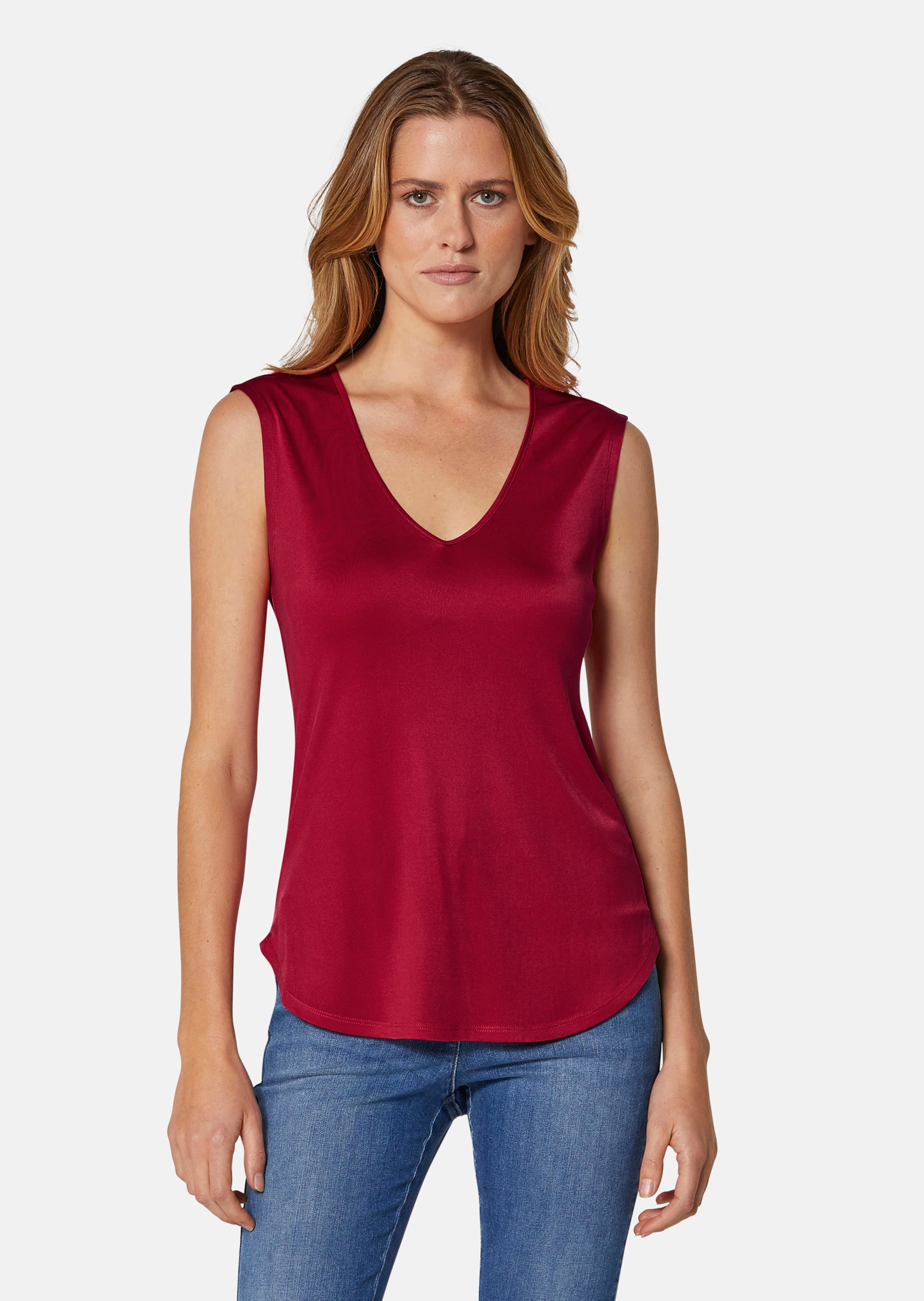 Sleeveless shirt with V-neck