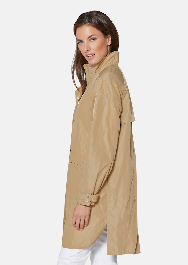 Parka with pleated back insert 3