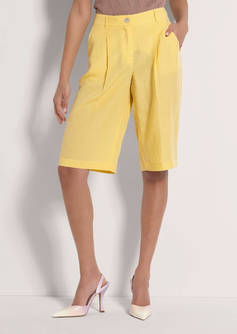 Bermudas mit Bund- und Bügelfalten