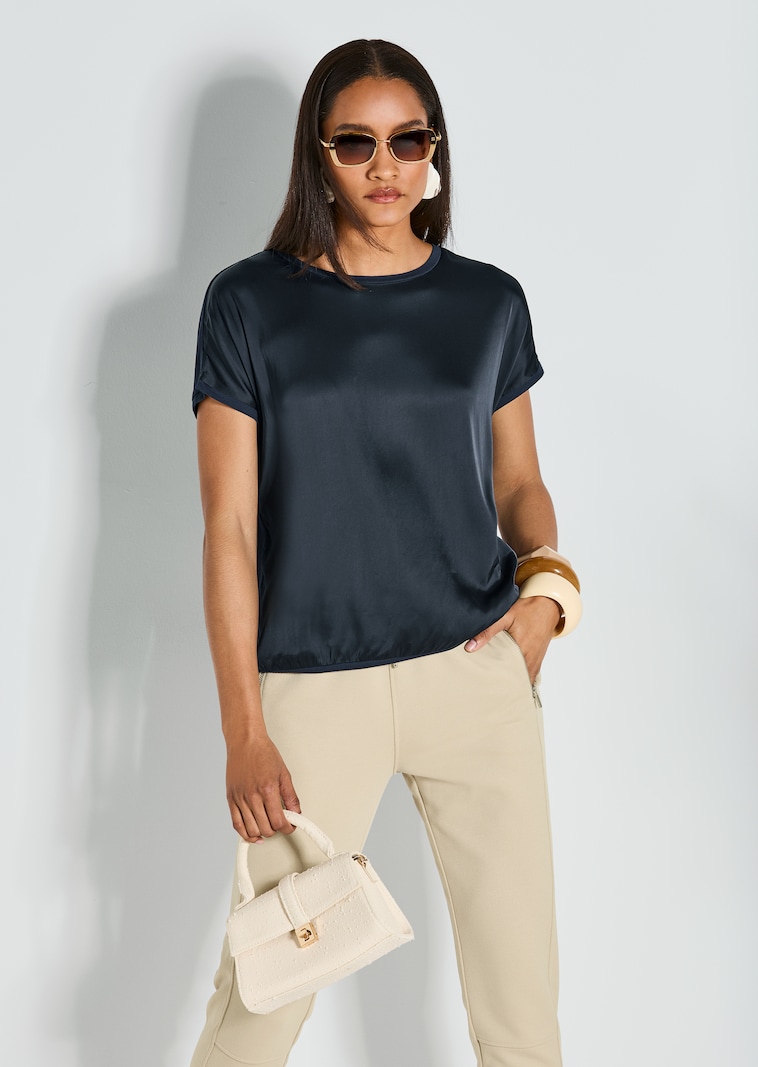 Rundhals-Shirt im Material-Mix