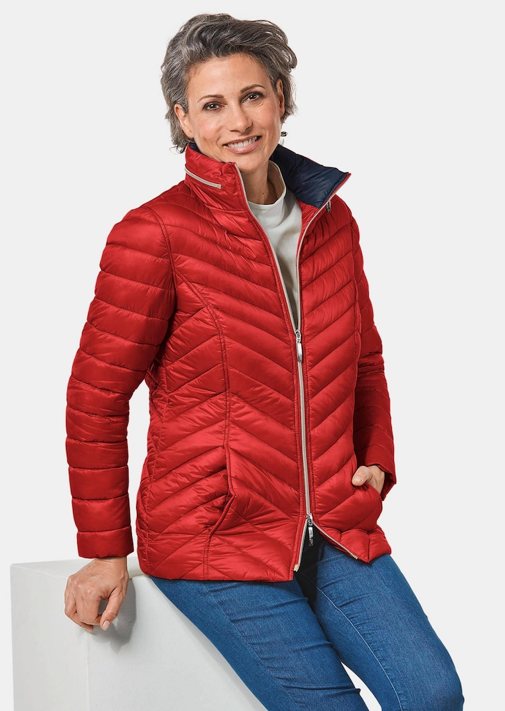 Steppjacke in figurschmeichelnder Optik
