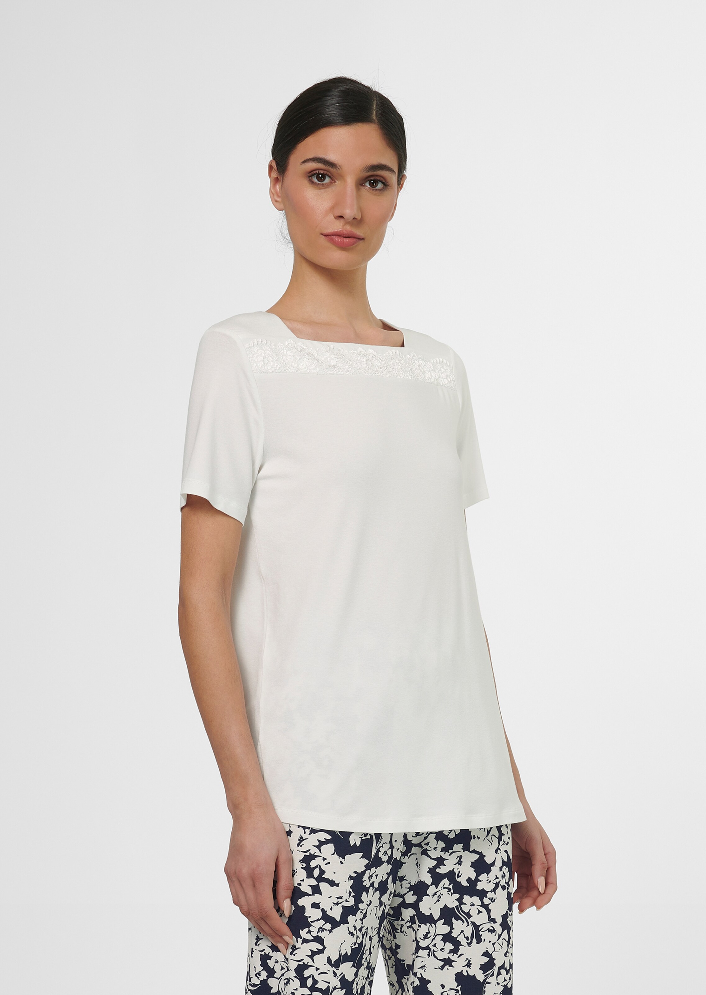 Pyjama mit Spitze und Blütenprint
