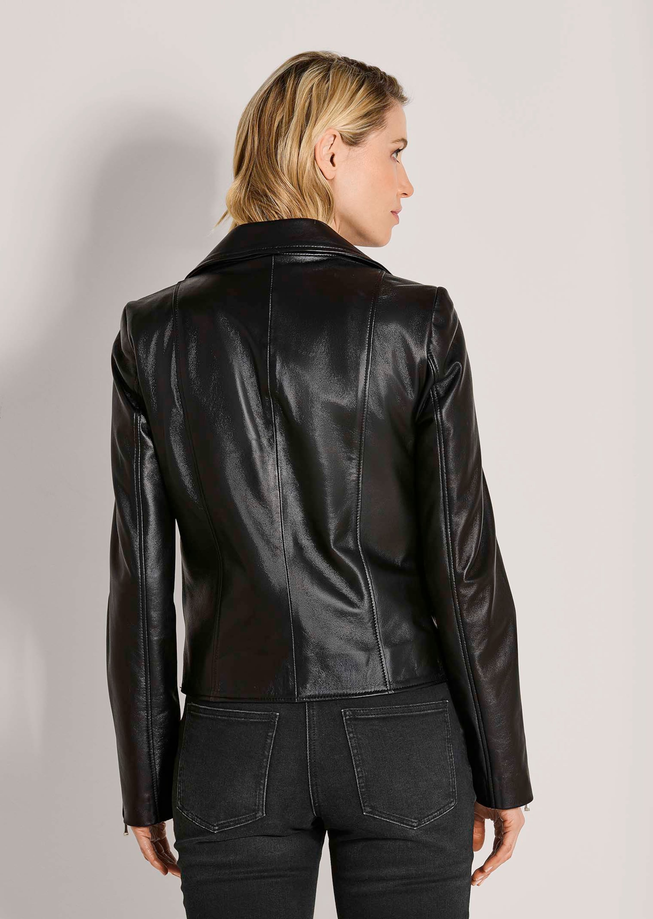 Leather jacket. Lamb nappa in black | MADELEINE Fashion