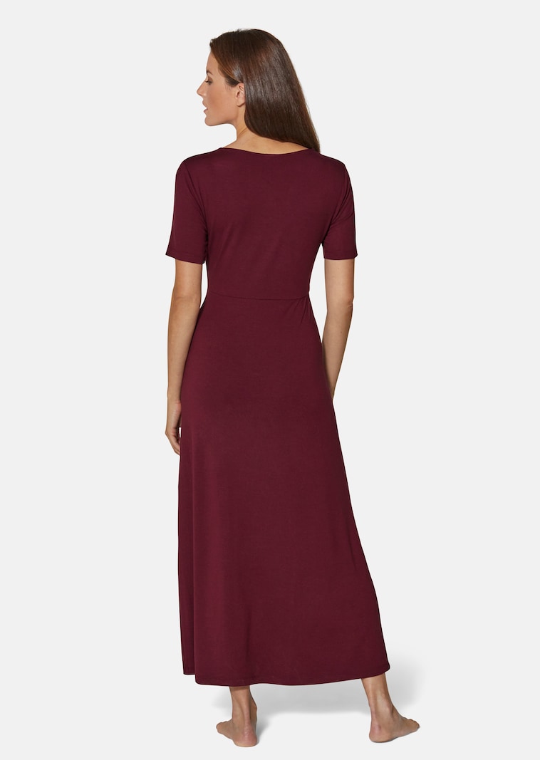 Summer dress with short sleeves in burgundy | MADELEINE Fashion Summer dress with short sleeves in burgundy | MADELEINE Fashion