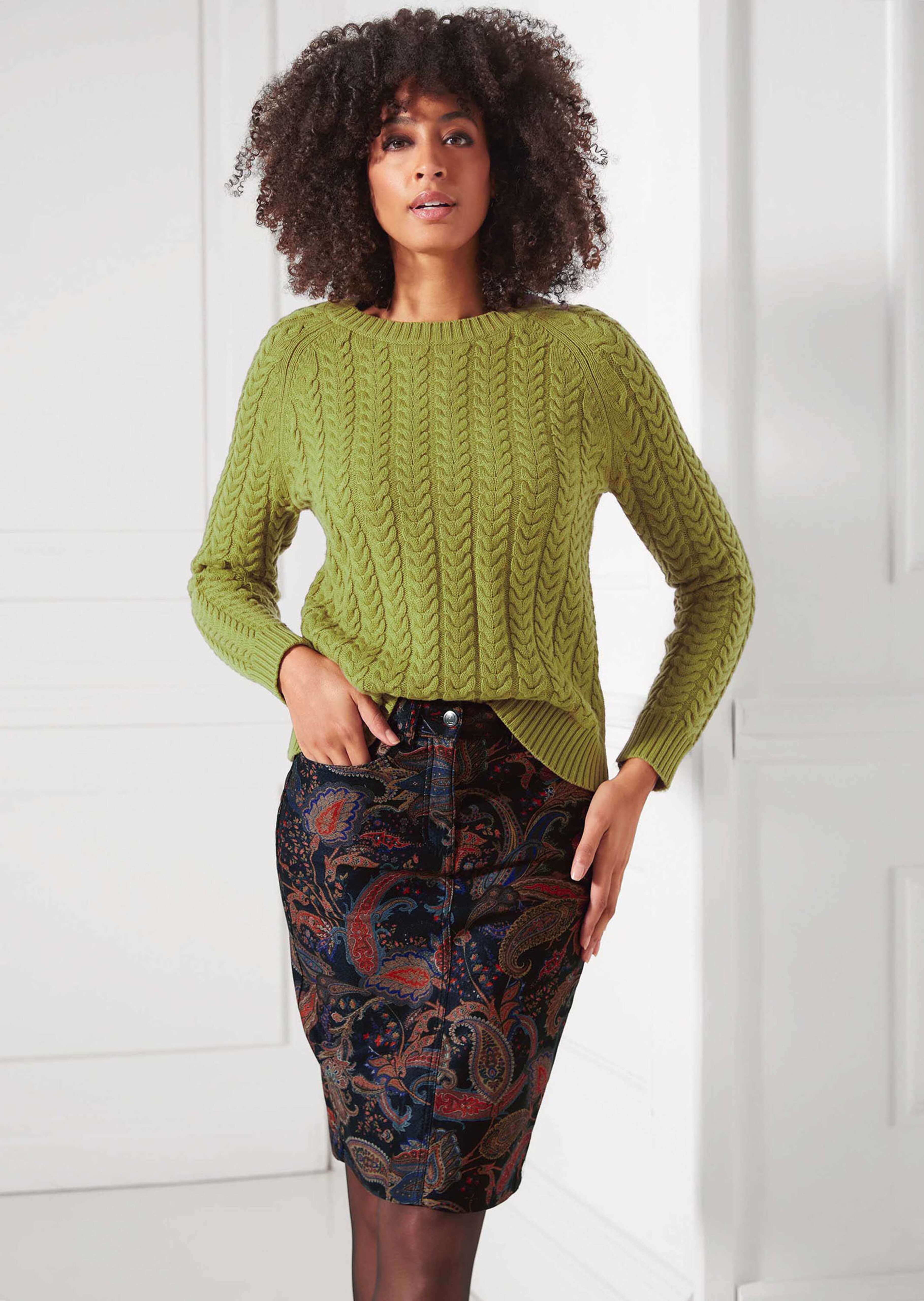 Knitted jumper with cable pattern