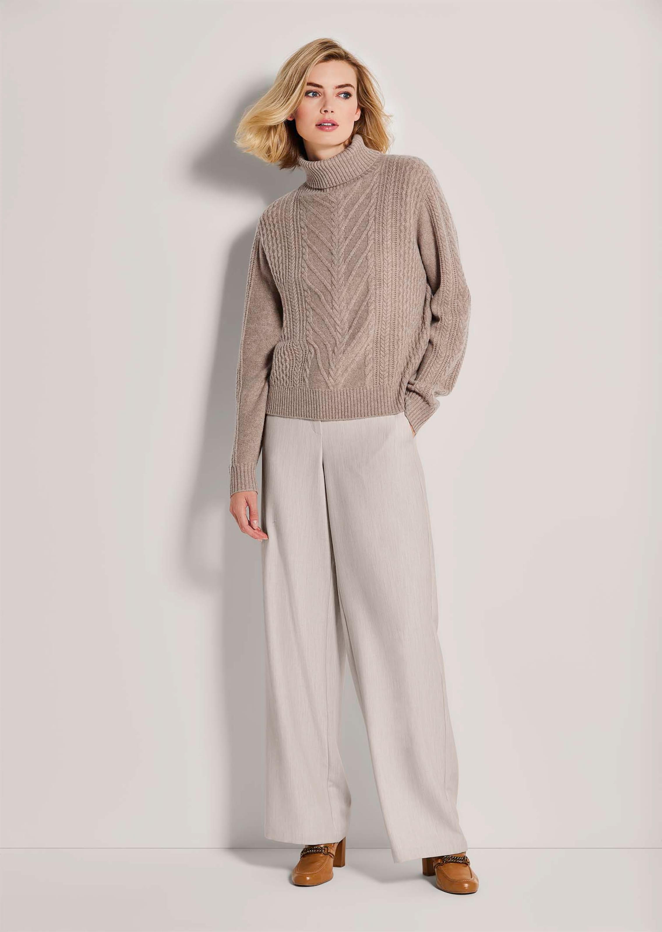 Rollkragen-Pullover aus Kaschmir mit Zopfmuster