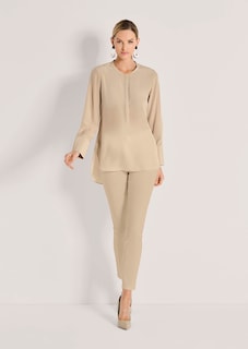 Lange Seidenbluse in kragenloser Form thumbnail 2
