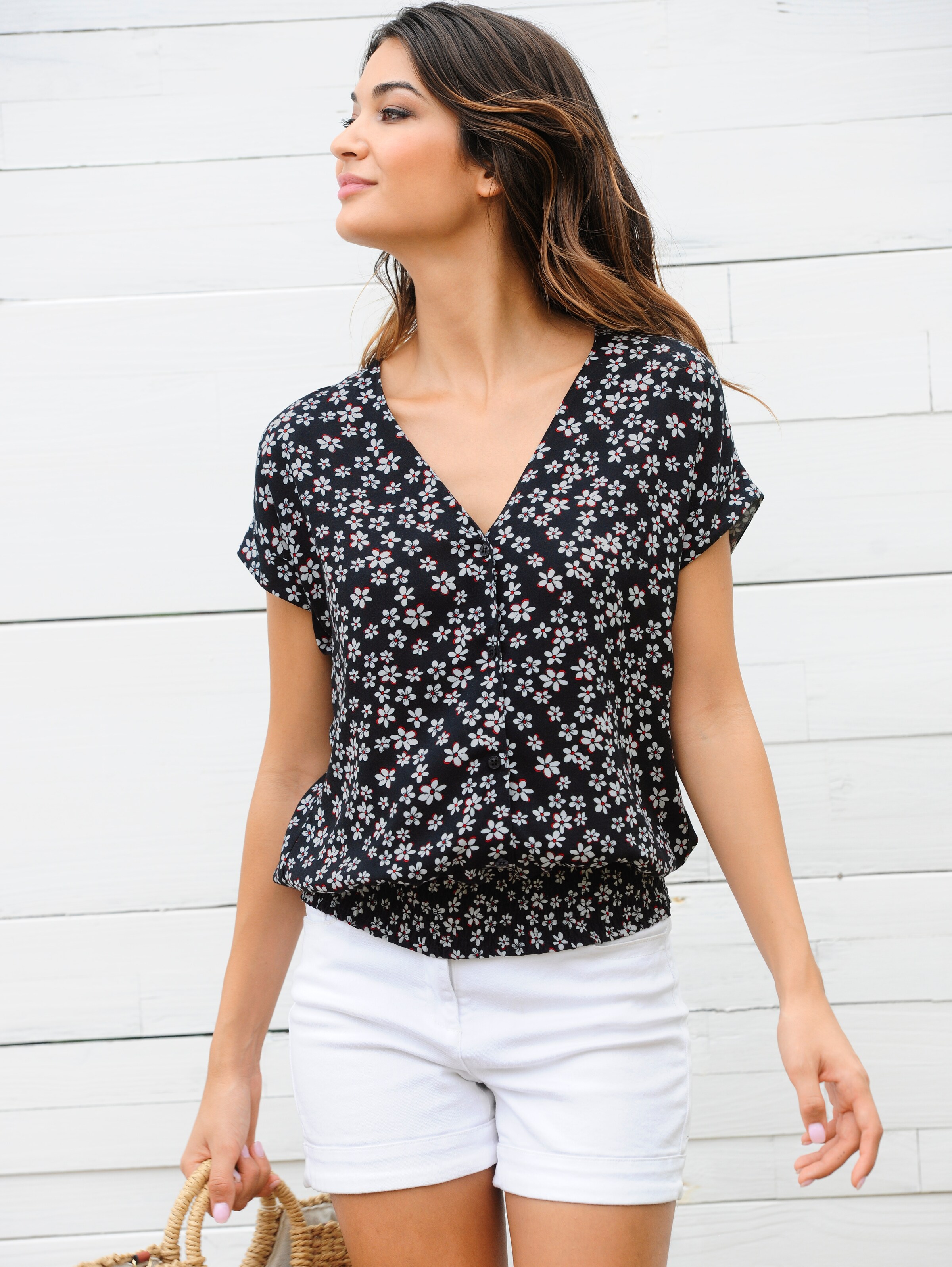 Strandbluse mit femininen Streublümchen 1
