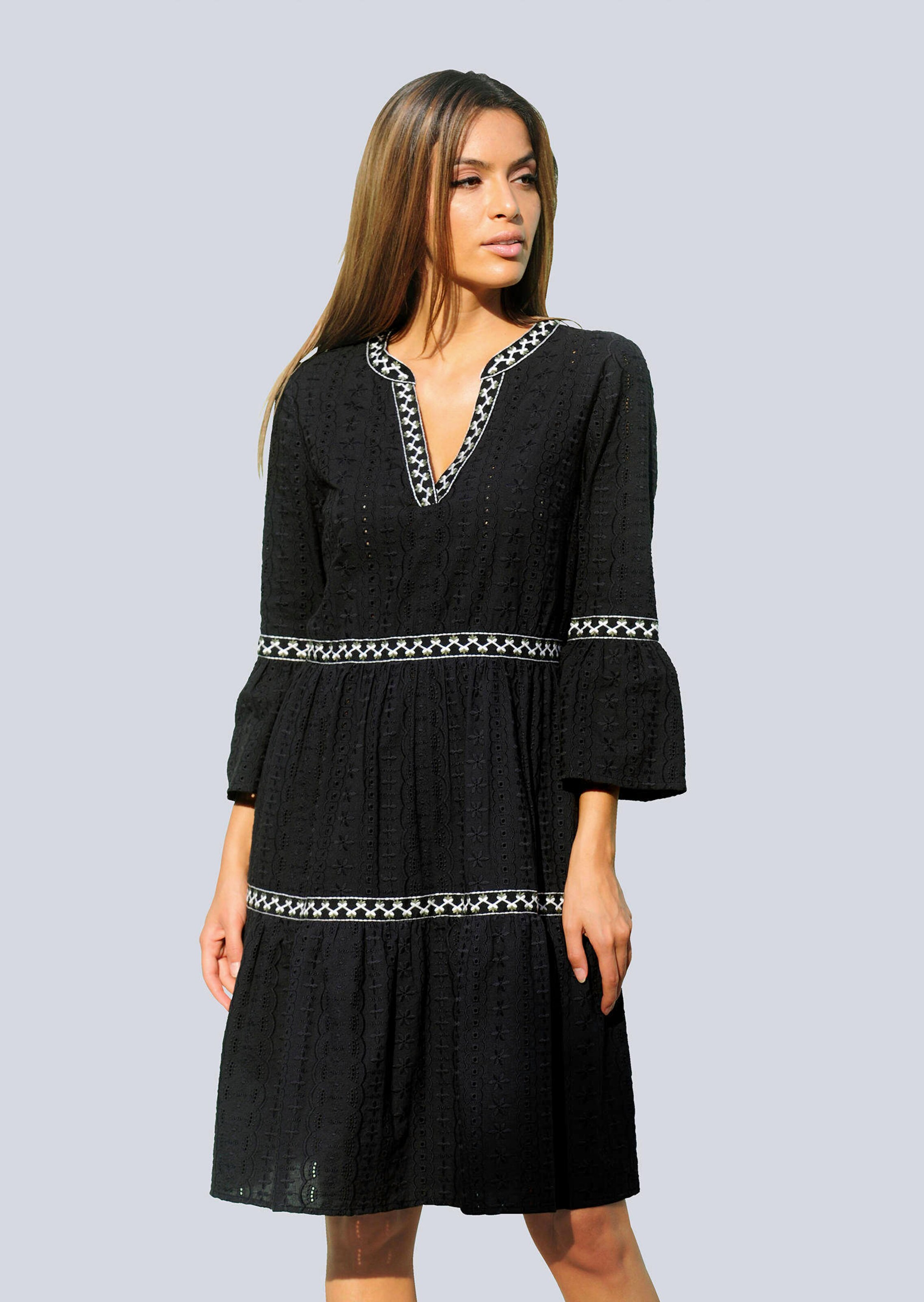 Kleid allover mit filigraner Lochstickerei