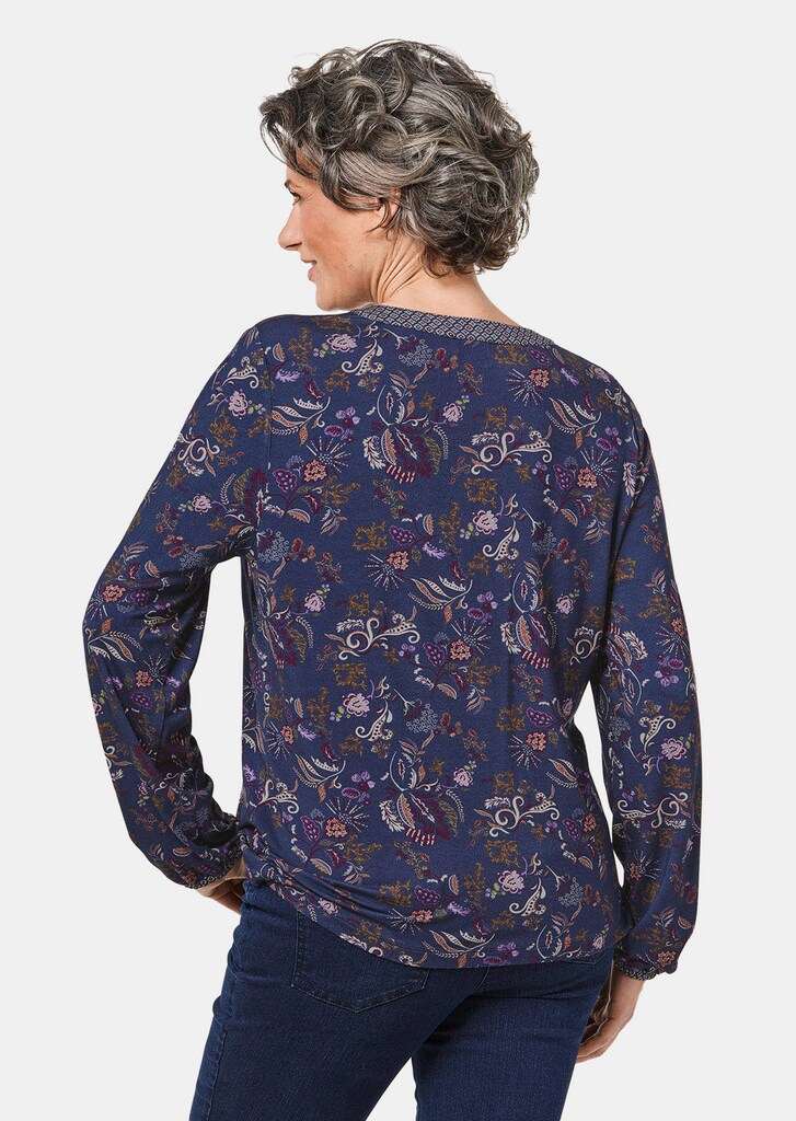 Raffiniertes Druckshirt