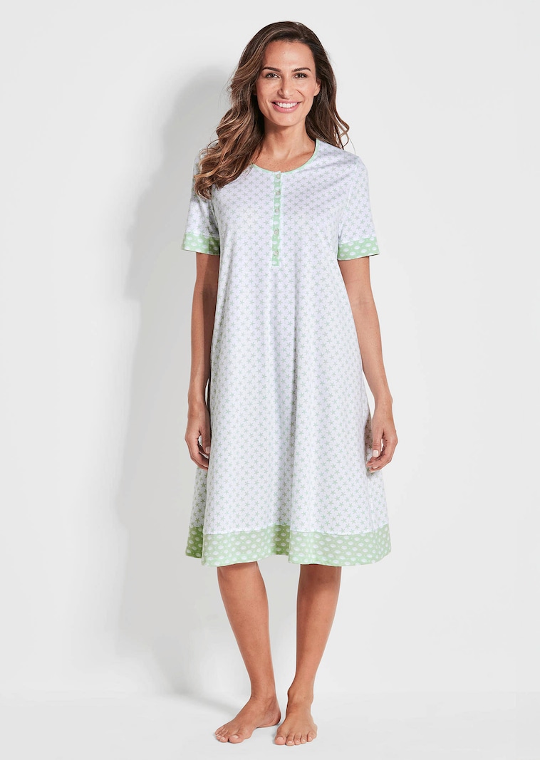 Nachthemd mit halblangen Ärmeln und Knopfleiste