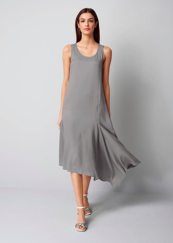 Kleid aus angenehmer Satinware
