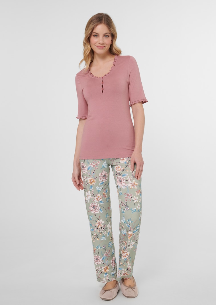 Pyjamas with frills and floral print