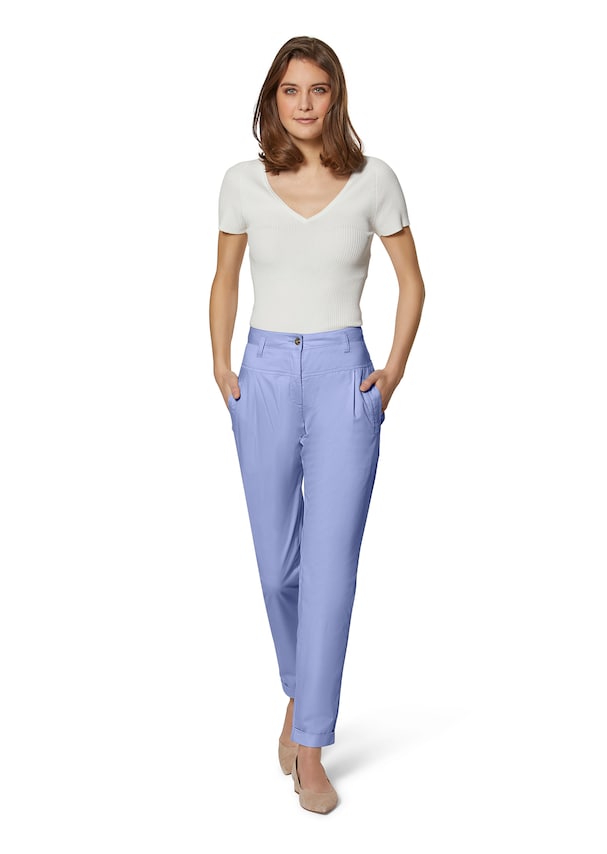 Chino trousers with pleats 1