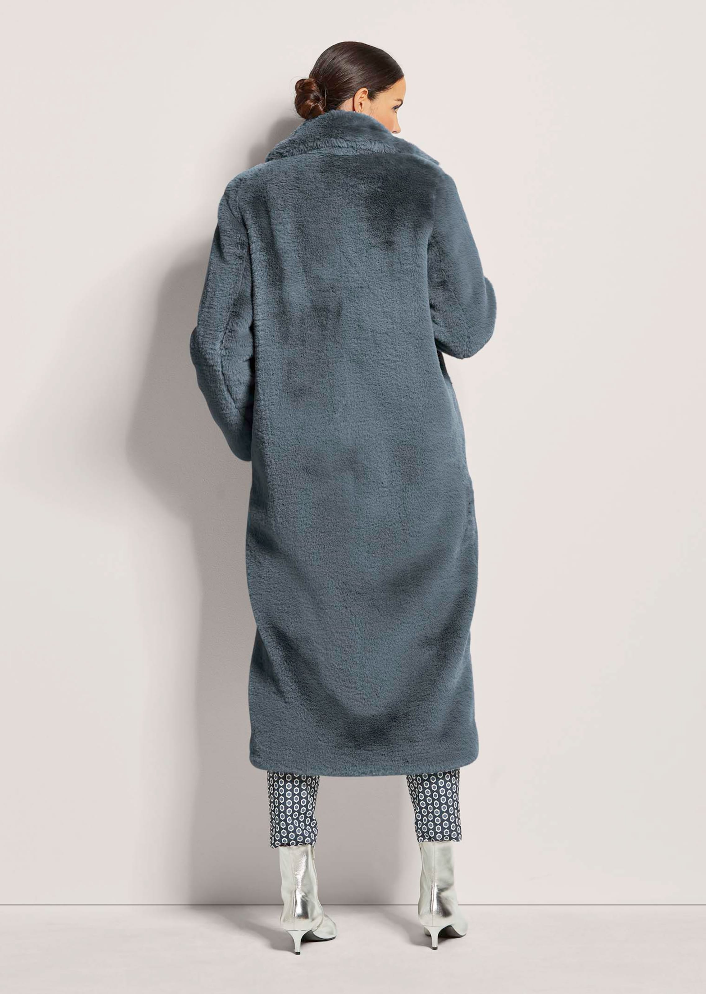 Coat in steel blue | MADELEINE Fashion