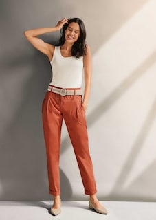 Chino-Hose mit Bundfalten thumbnail 7