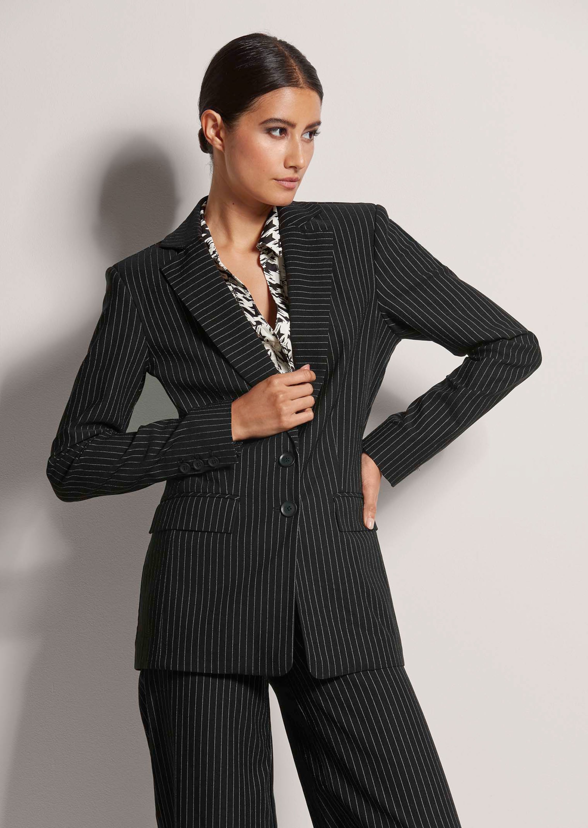 Langer, taillierter Blazer