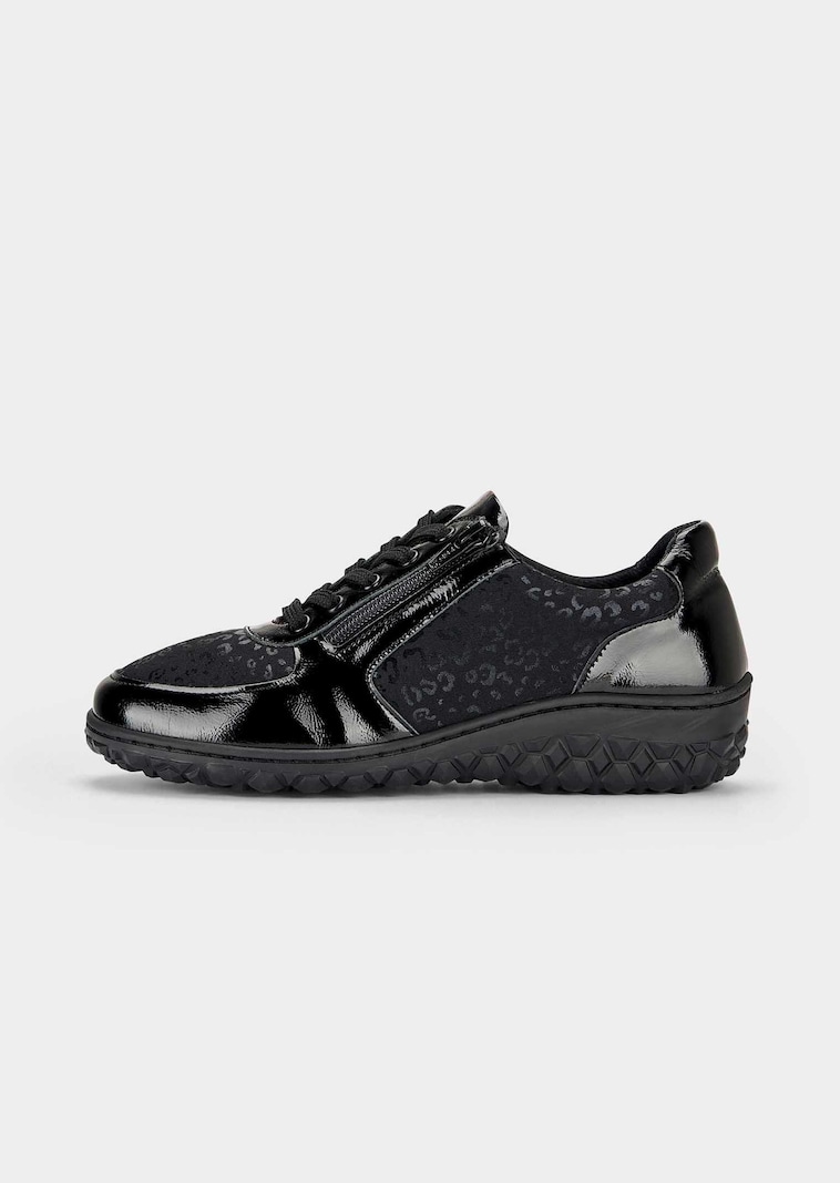 Sneaker mit Leo- und Lack-Akzenten