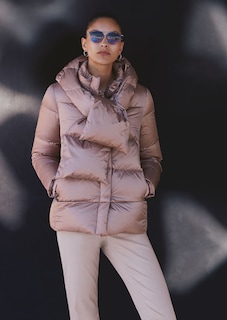 Steppjacke mit abnehmbarer Kapuze und Schal thumbnail 2