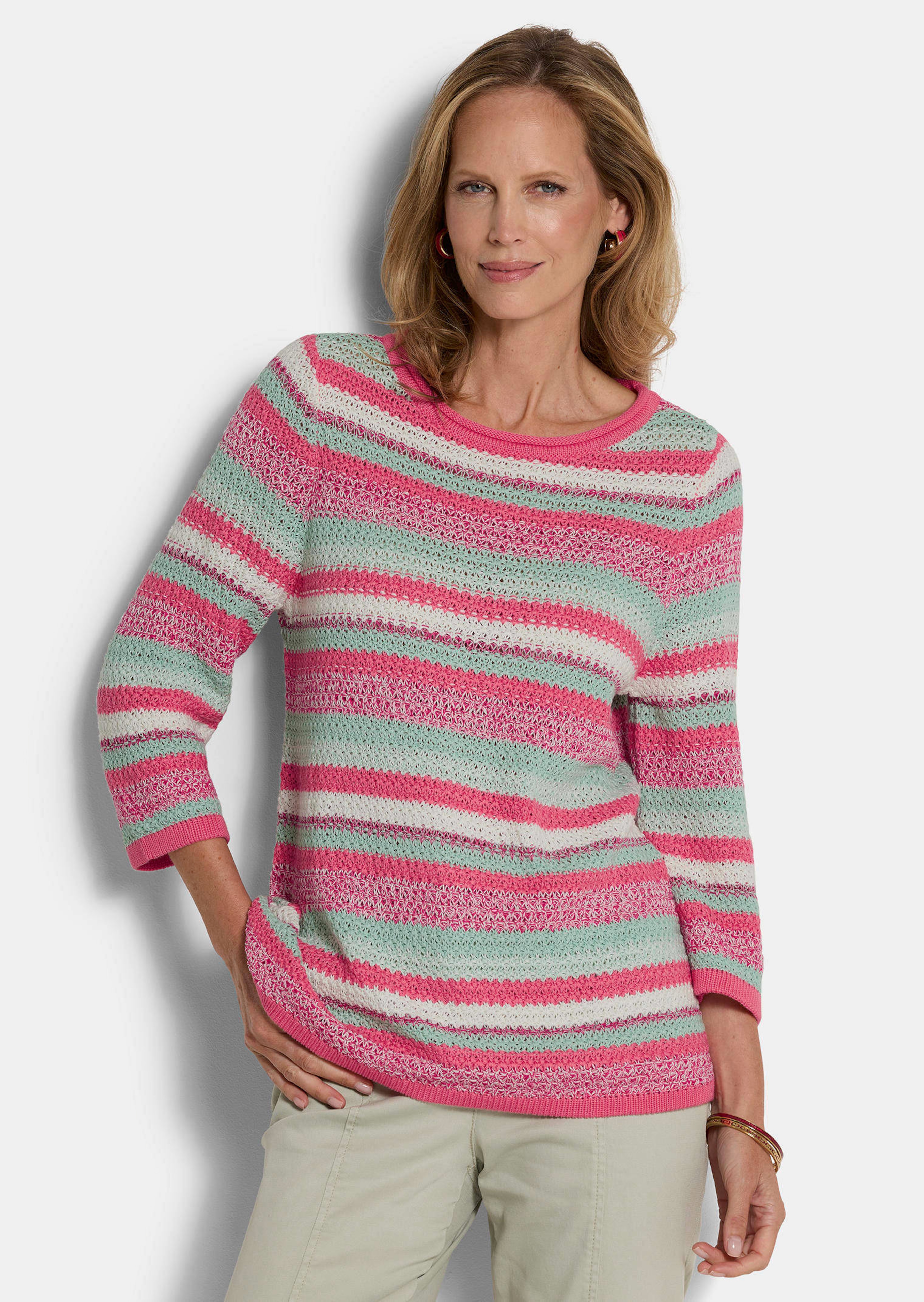 Pull à rayures avec encolure bateau