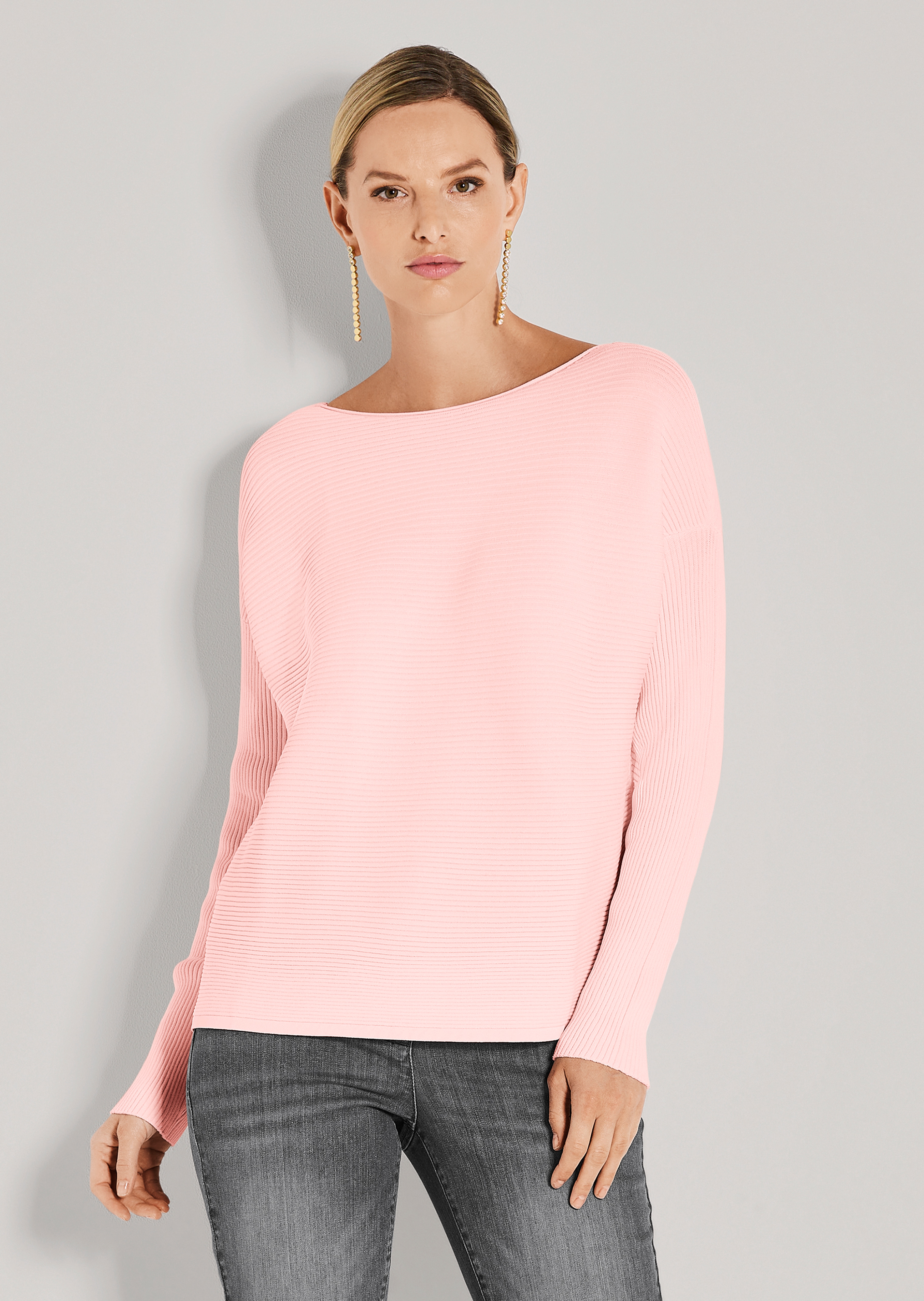Quergerippter Strick-Pullover mit langen Ärmeln