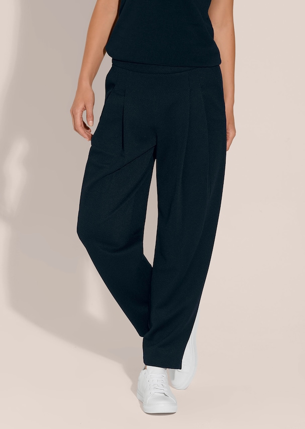 Pleated trousers in elegant textured quality