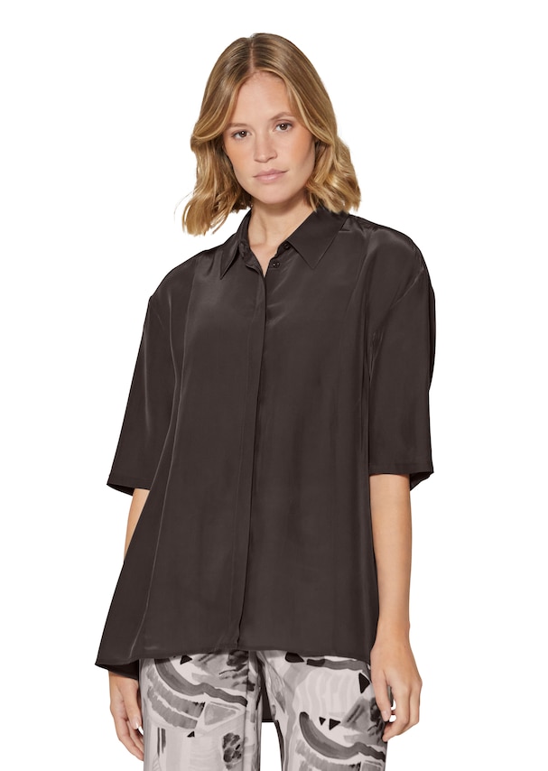 Half-sleeved blouse with silk content