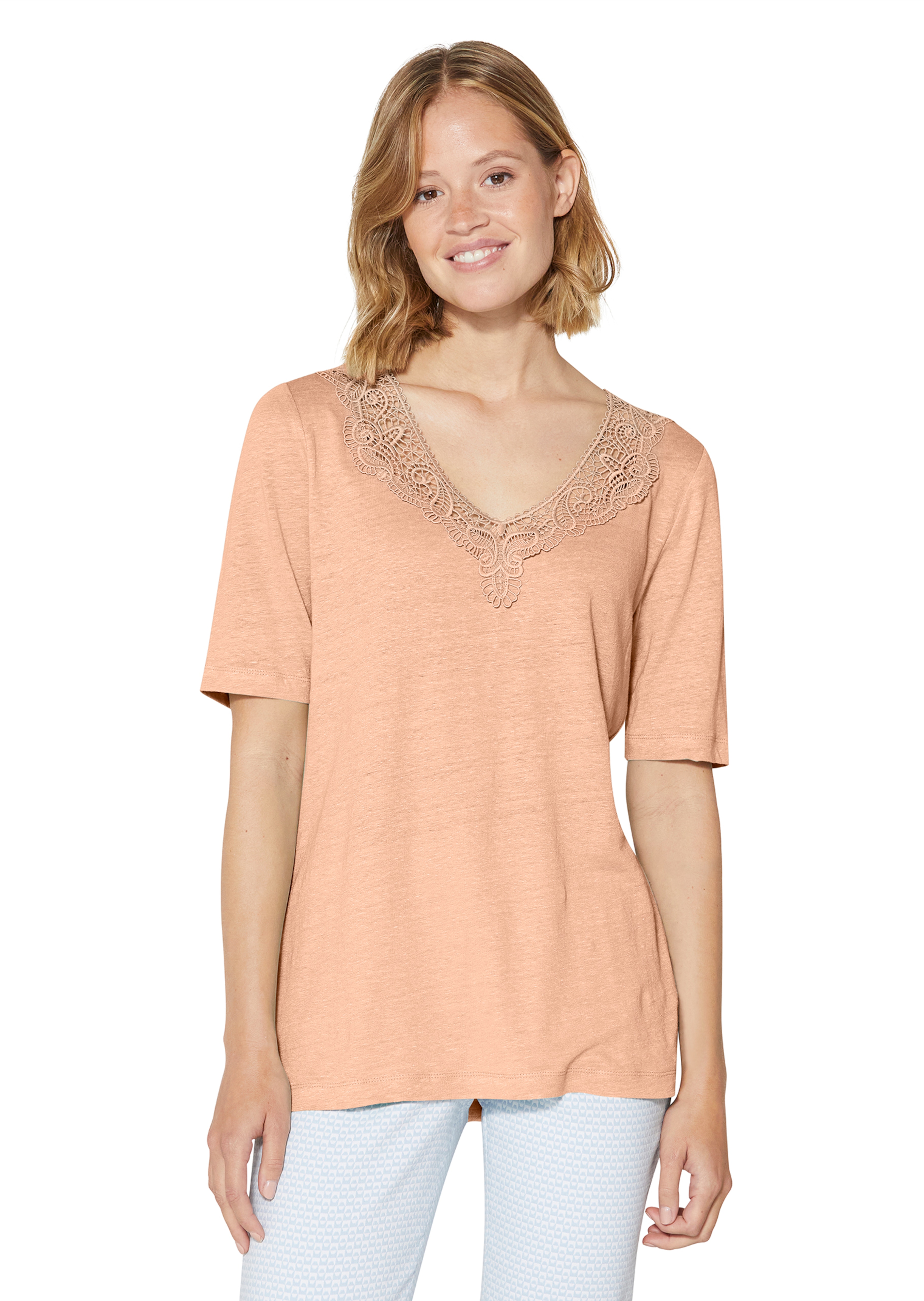 Short-sleeved linen shirt with a fine lace accent