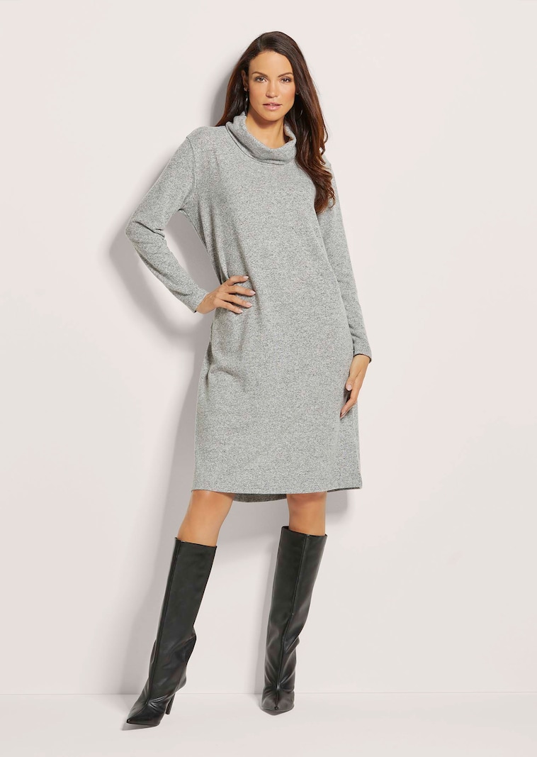 Rollkragen-Kleid in H-Linie