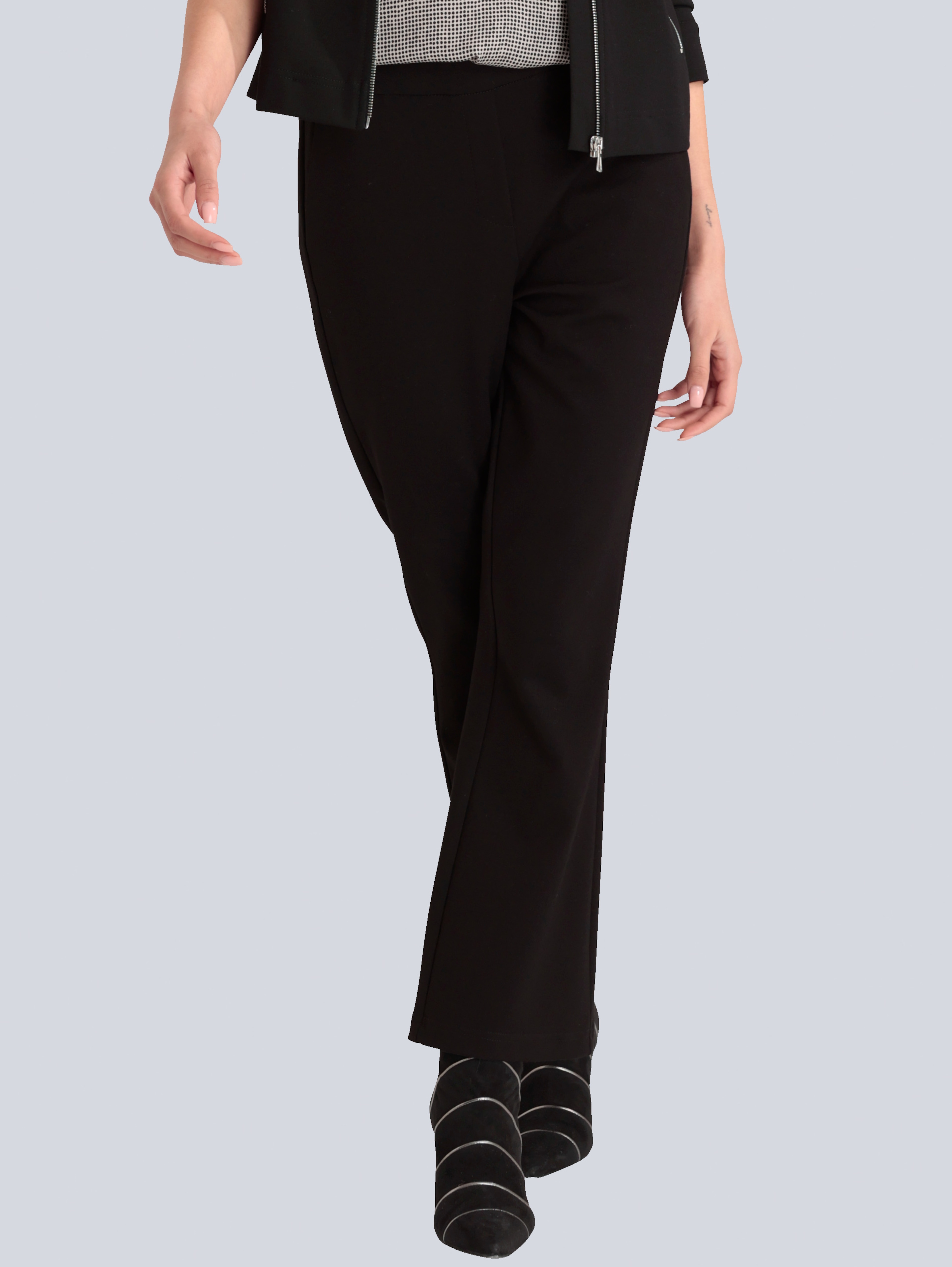 Hose mit ausgestelltem Bein