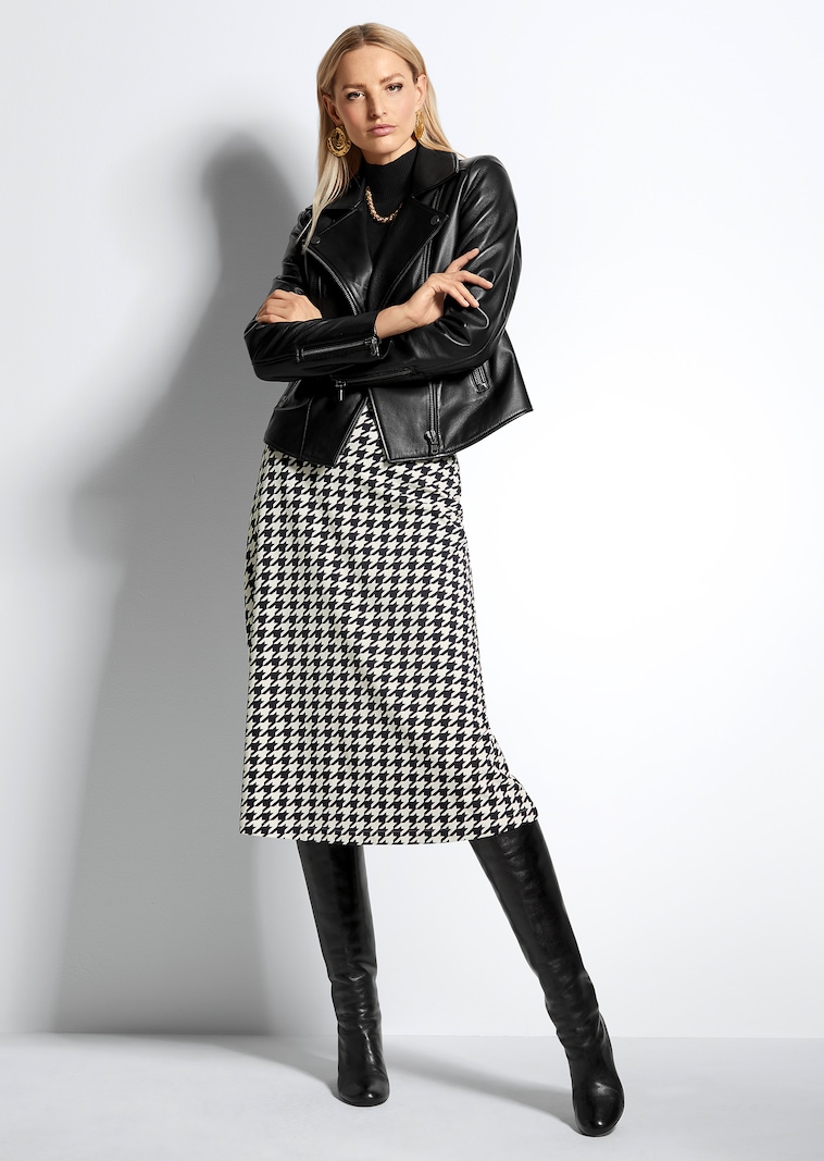 Langer Rock im Hahnentritt-Dessin