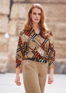 Bluse mit platziertem Druck thumbnail 6