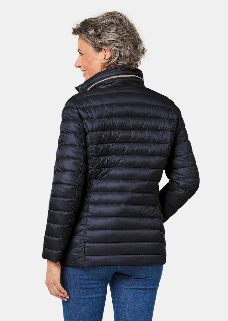 Steppjacke in figurschmeichelnder Optik
