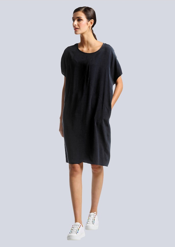 Kleid mit Ziernähten 1