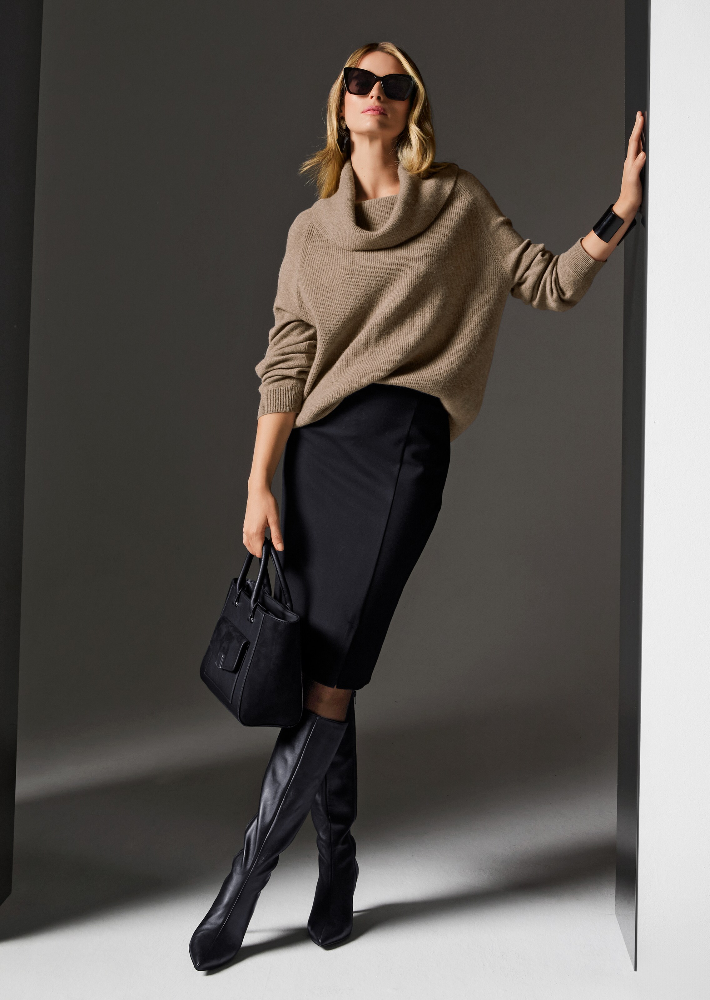 Kurzer Bleistiftrock aus elastischem Jersey