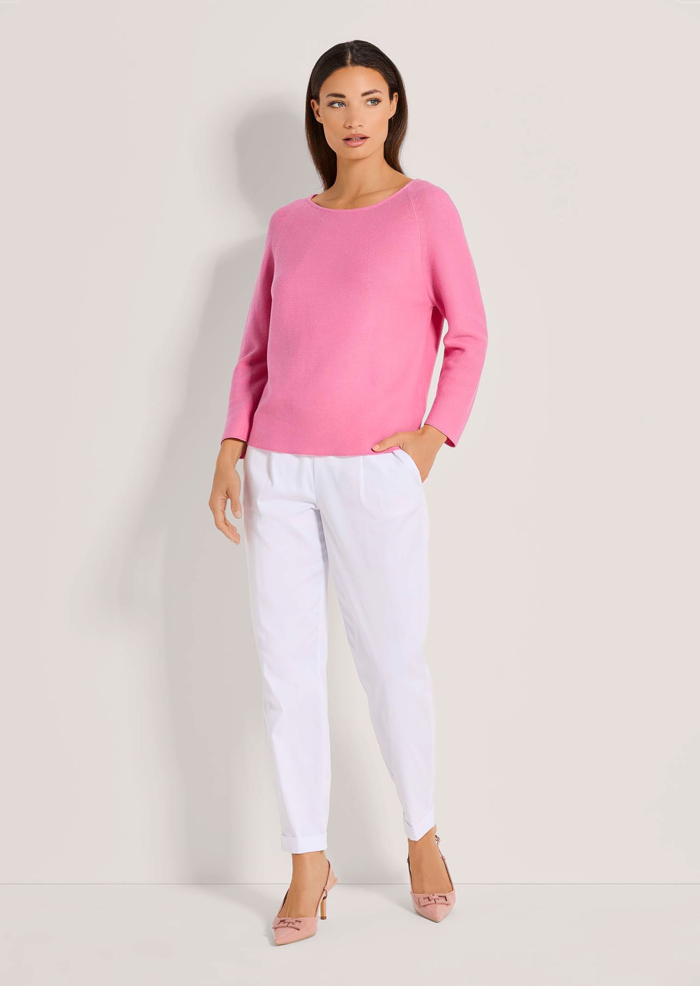 Pullover in modischer Kurzform