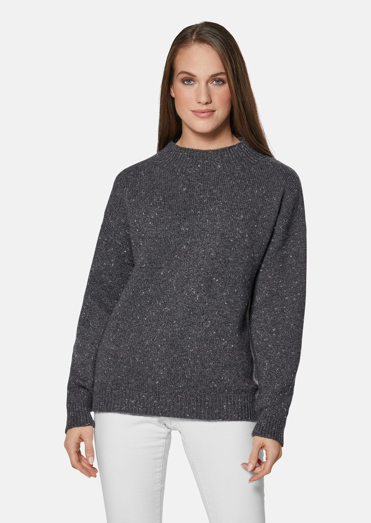 Stand-up collar jumper with shiny effect