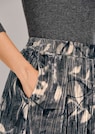 Schwungvoller Crinkle-Samtrock mit Floral-Print thumbnail 5