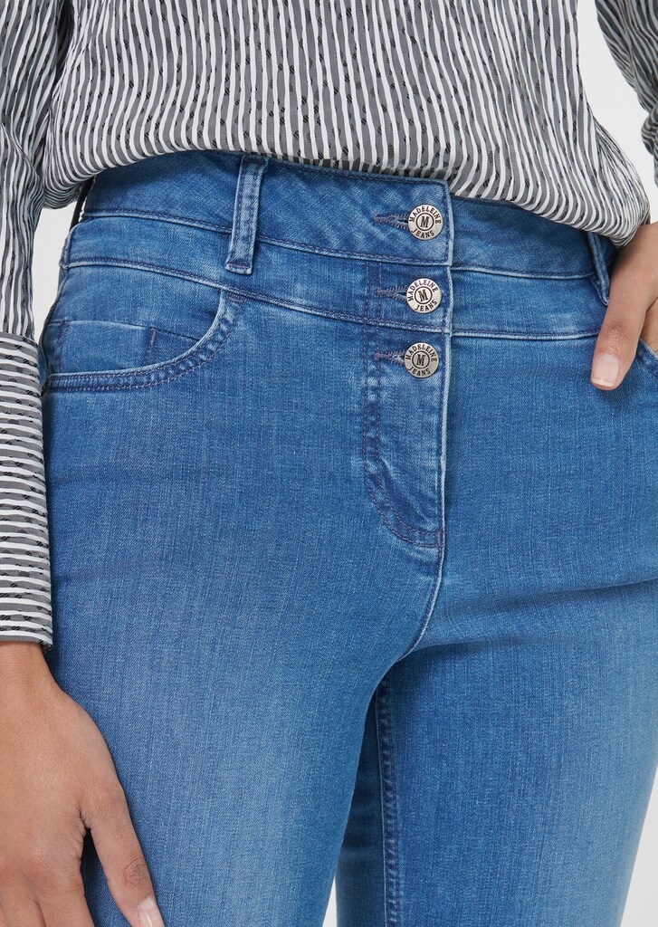 Enge Jeans mit hohem Bund 4