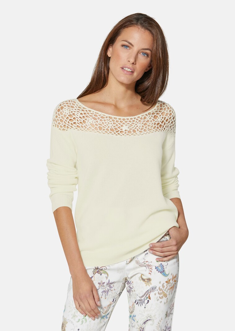 Knitted jumper with lace