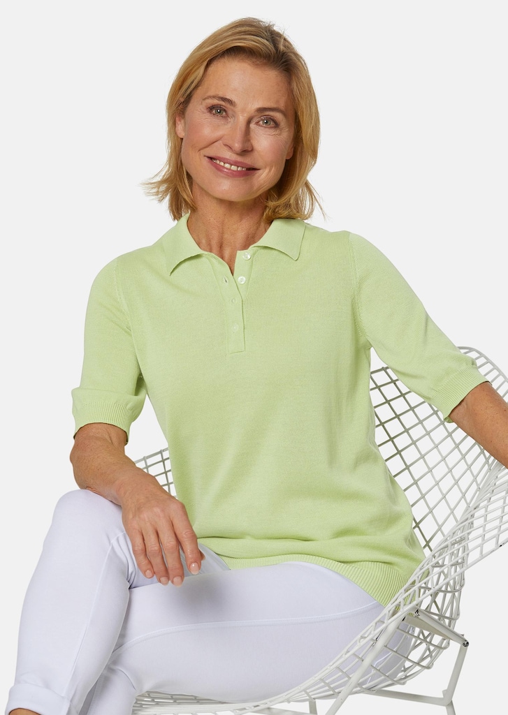 Pull en tricot à manches courtes et col chemisier