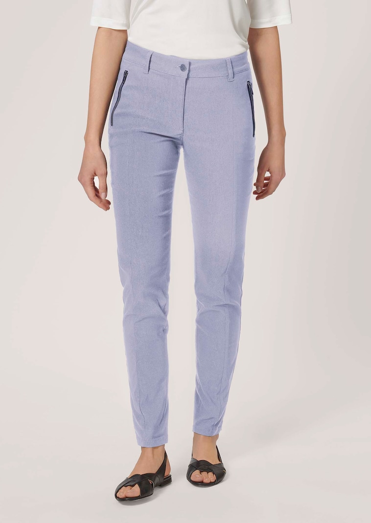 Enge Hose mit Reißverschlusstaschen