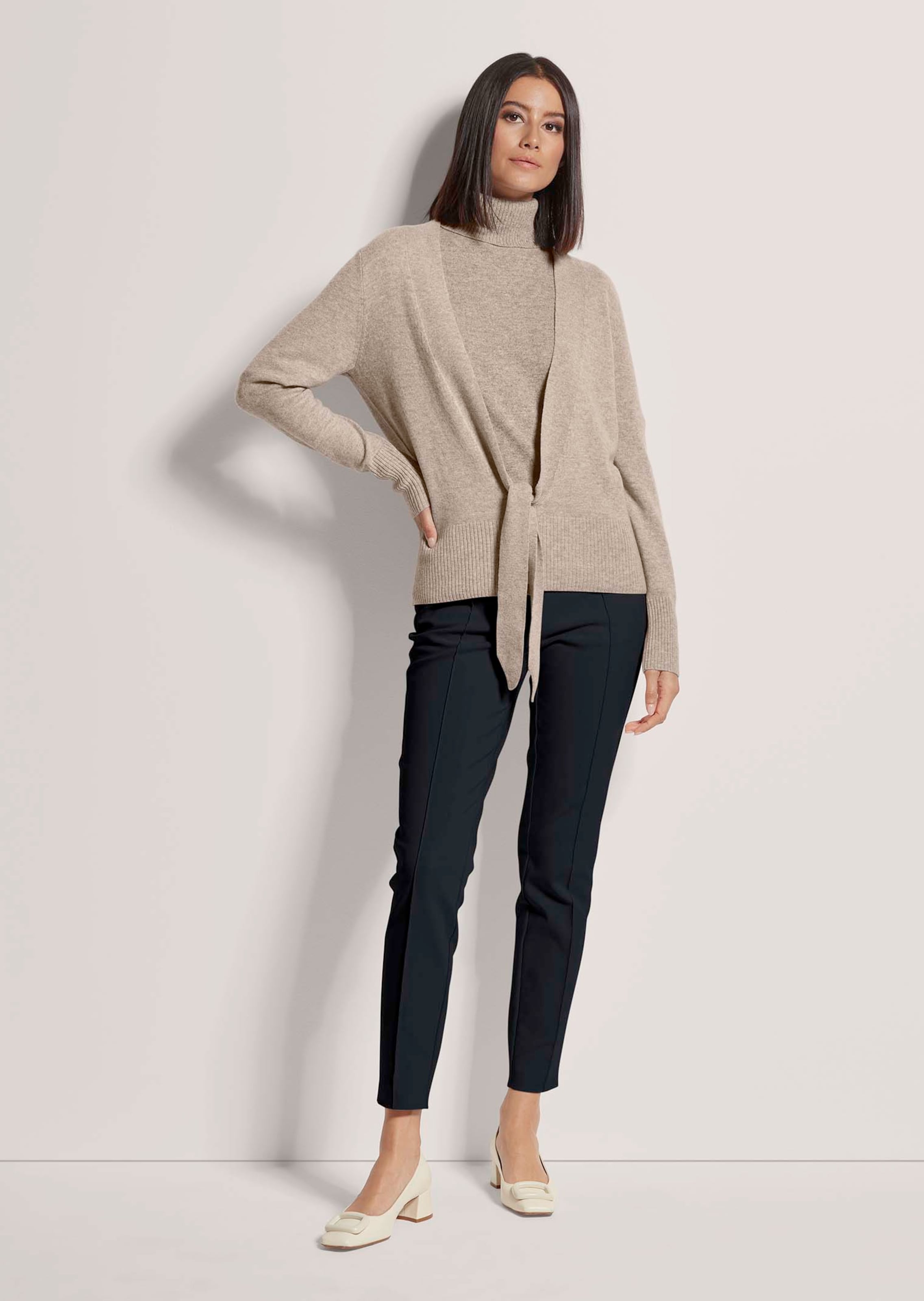 Cashmere cardigan with deep V-neck and tie ribbon in berber