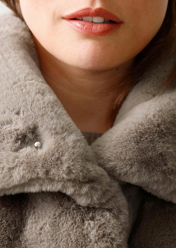 Weste aus Fellimitat 4