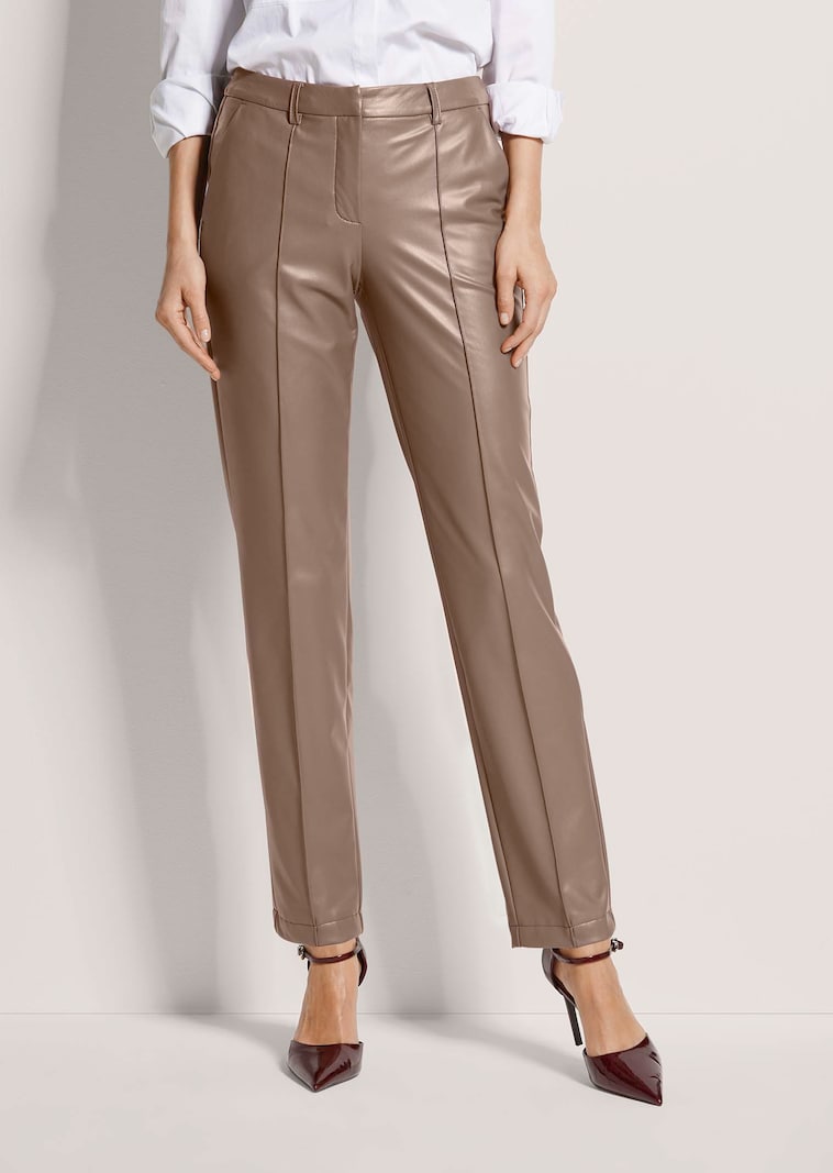 Hose im Leder-Look mit Biesen