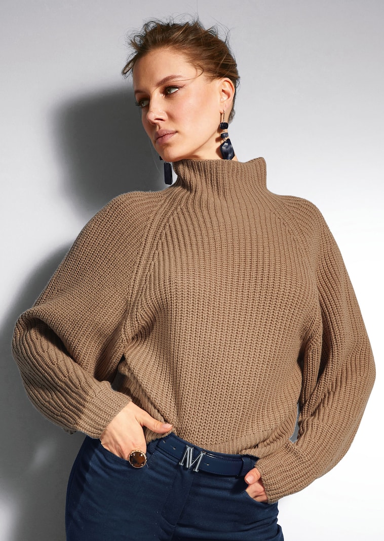 Chunky knit jumper with stand-up collar in caramel melange