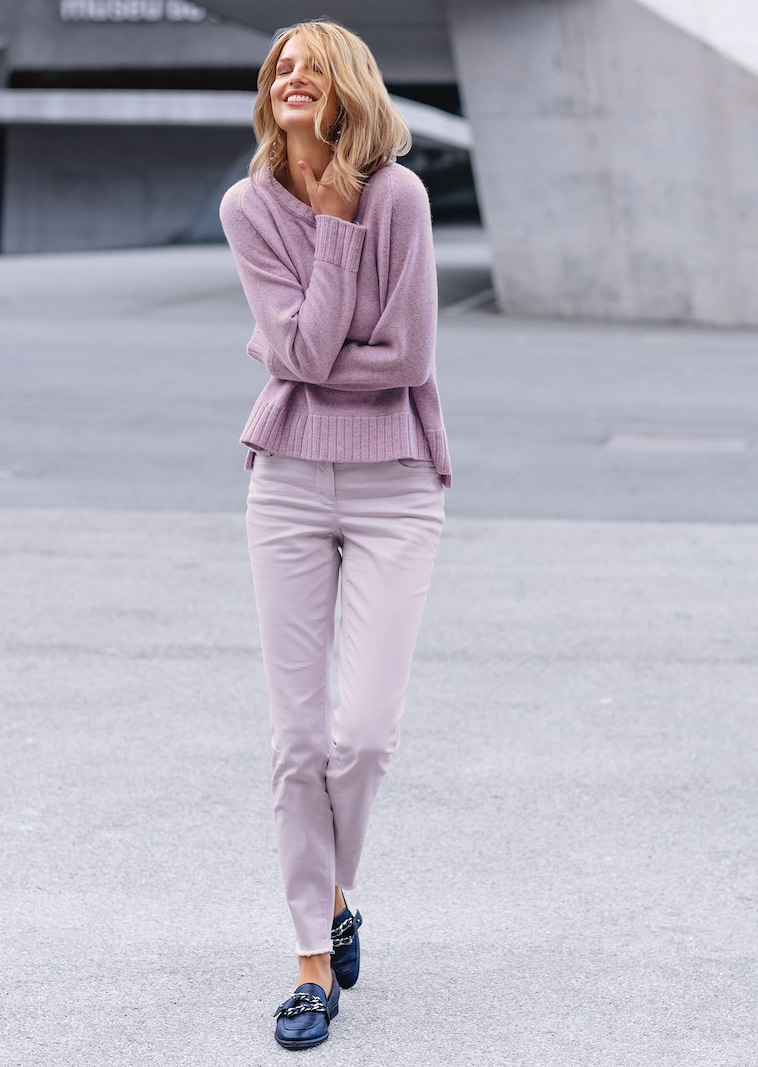 Jeans mit feinem Fransensaum