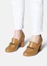 Leder-Pumps mit Blockabsatz und Zierkette thumbnail 1