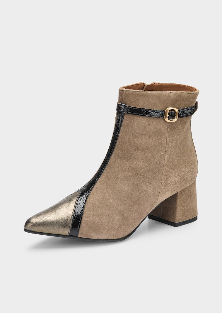 Wildleder-Stiefelette mit Lack-Applikationen